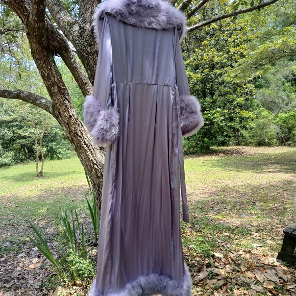 Catherine Dlish robe - Picture 3 of 4
